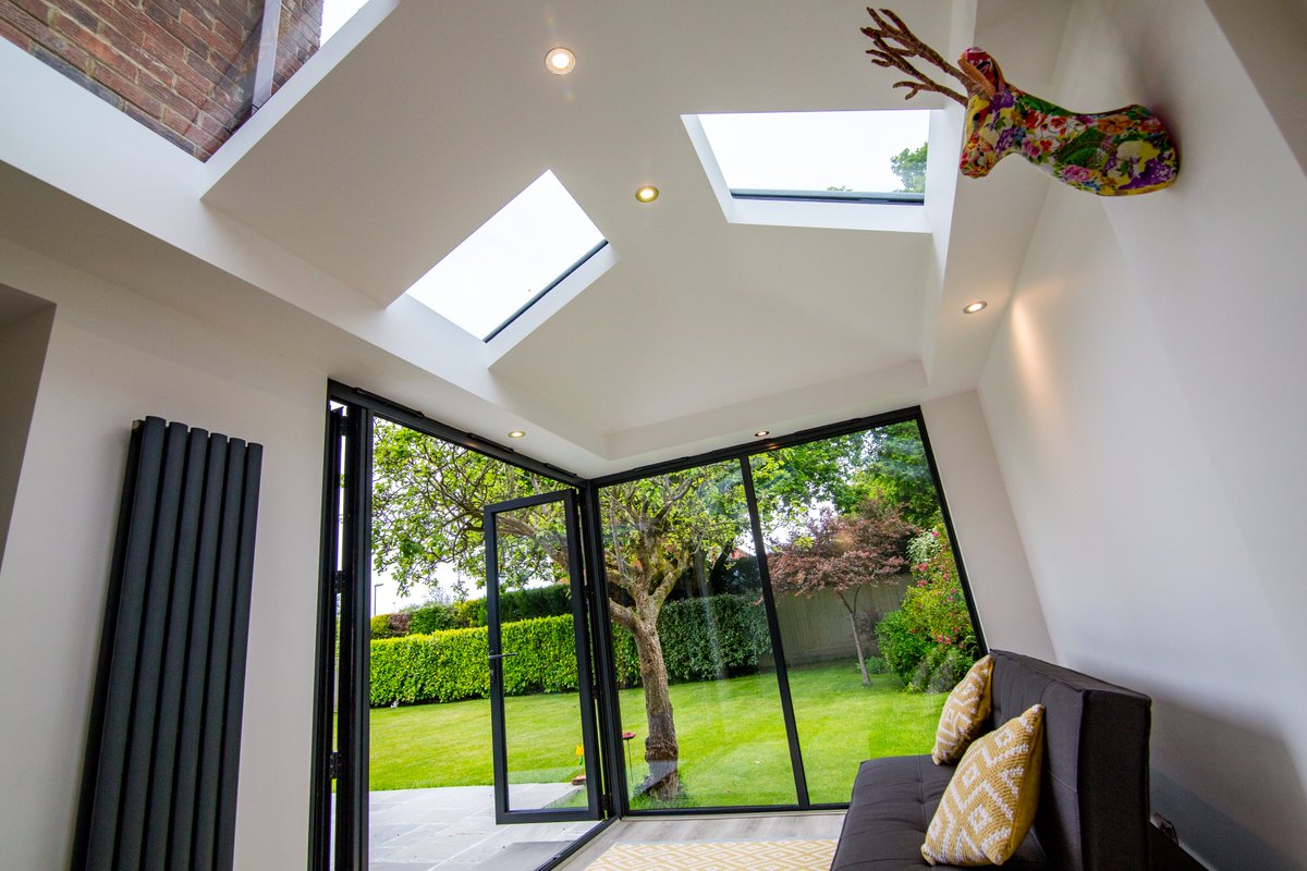 Windows5Star's tweet photo. #Windowwednesday ... Well roof window Wednesday!
Enjoy the sense of privacy and comfort that comes with a solid roof but without compromising on light.
Free Quote⬇️
https://t.co/oJarwwaluQ
#homeimprovement #extension #solidroof https://t.co/rt3zZhPlyU
