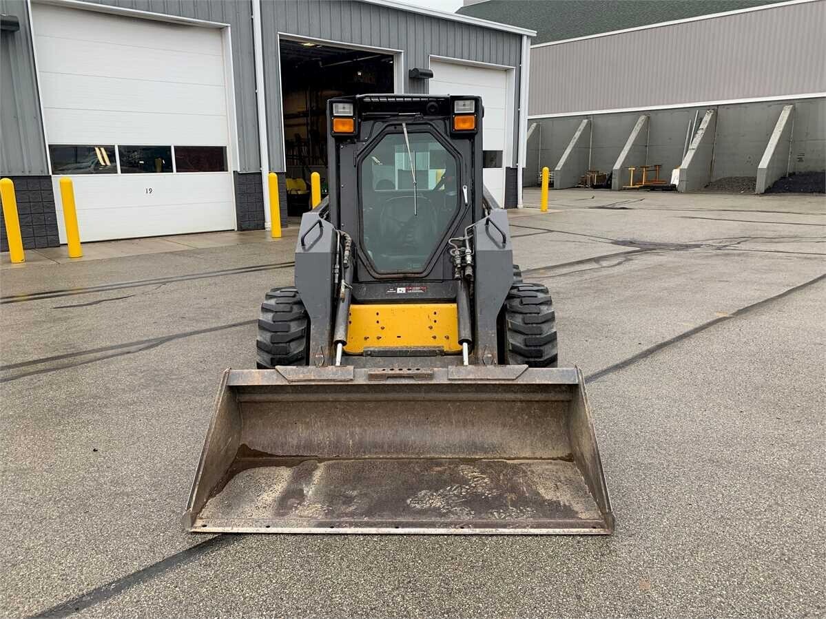 municibid's tweet image. 2003 New Holland LS180 skid loader up for online auction. 72" bucket, 31.4 GPM hydraulics, and enclosed cab with heat. Lightly used, regularly serviced with no known deficiencies except for air conditioning.
mbid.us/3GPRRcC

#NewHollandLS180 #skidloader #onlineauction