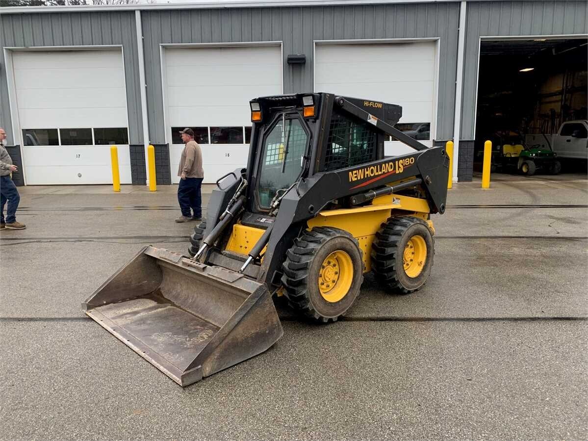 municibid's tweet image. 2003 New Holland LS180 skid loader up for online auction. 72" bucket, 31.4 GPM hydraulics, and enclosed cab with heat. Lightly used, regularly serviced with no known deficiencies except for air conditioning.
mbid.us/3GPRRcC

#NewHollandLS180 #skidloader #onlineauction
