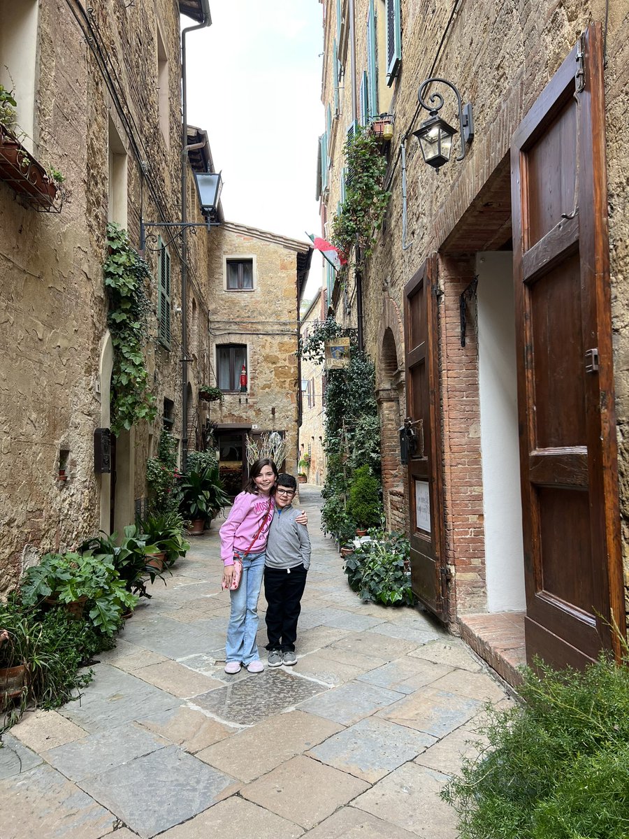 FrederickSouza's tweet photo. Got my twitter account back!!  Spring break in Italy!! https://t.co/vIKKZCTsJN