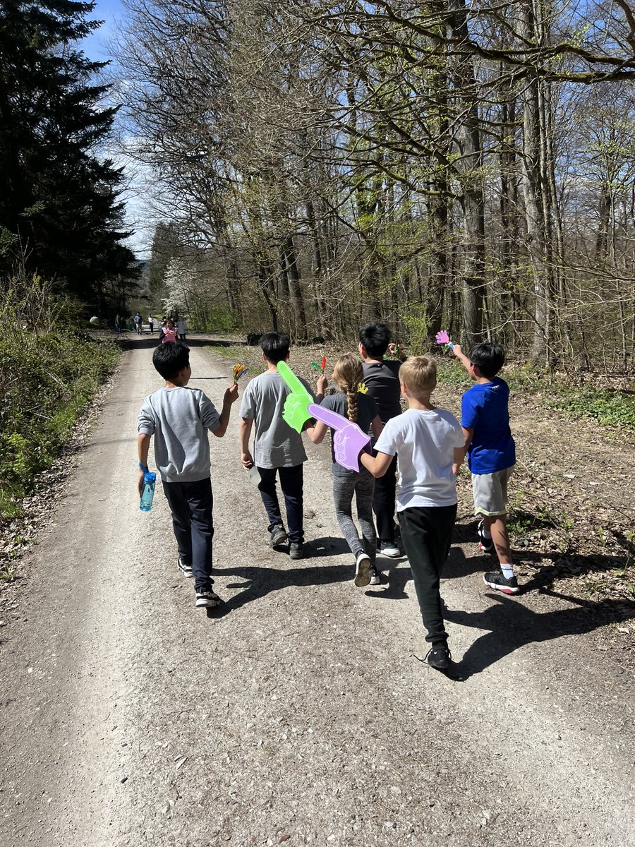 GillKoe's tweet photo. Cheering each other on while running 🥳#grade4 @FIS_School #fiswarriors #teamcheer #yesyoucan #bethenicekid 📣👏 https://t.co/yXe5Z0Bbsj