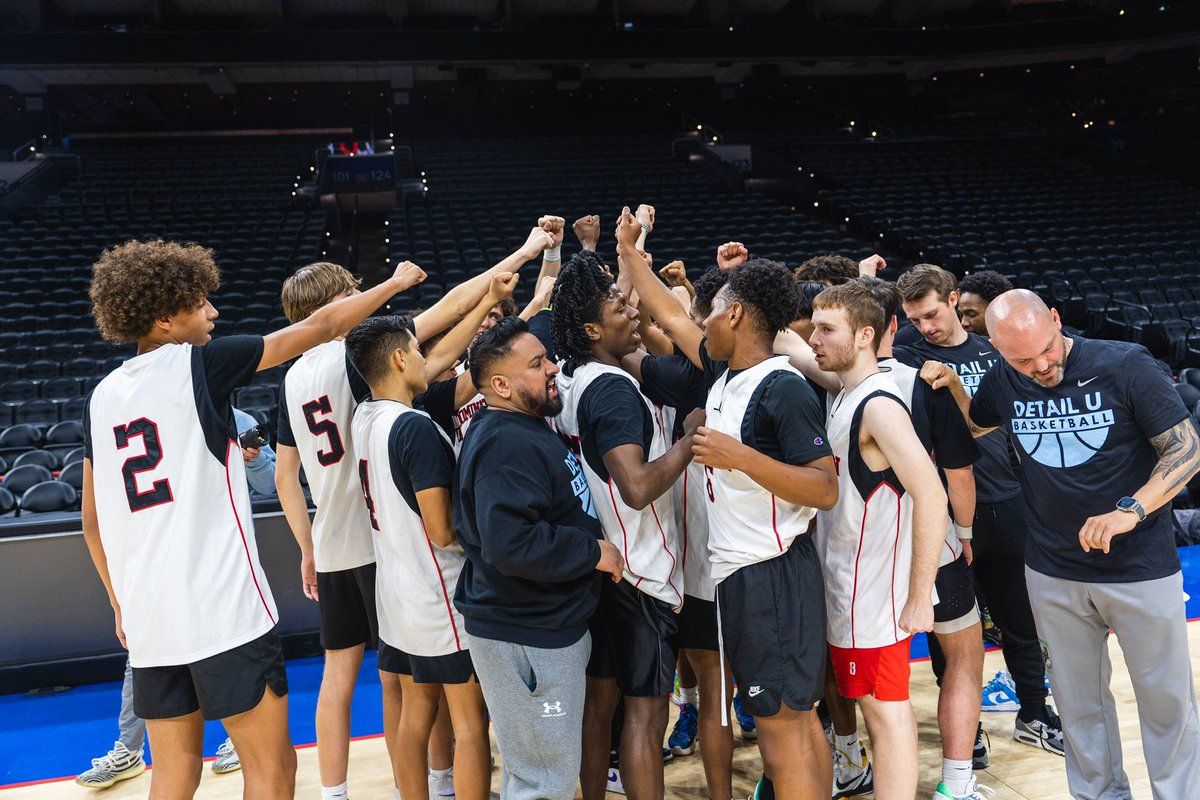 davisgraham24's tweet photo. Having fun with it ! 

Hell of an experience getting my first win with my Detail U team at the #WellsFargoCenter. It’s gonna be a fun season! 

#DetailU #AAU #Philadelphia76ers https://t.co/dVwx0DGSgl