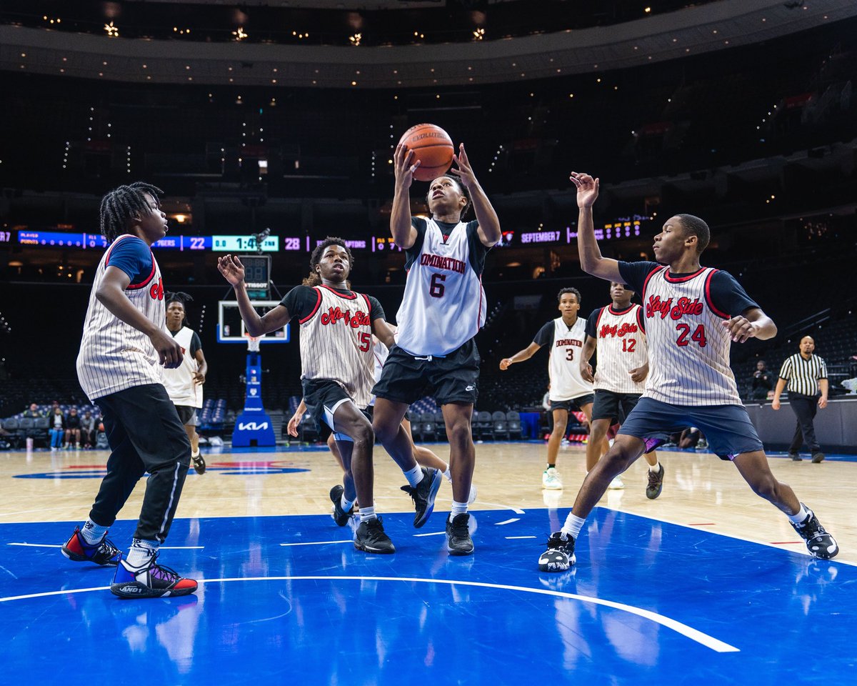 davisgraham24's tweet photo. Having fun with it ! 

Hell of an experience getting my first win with my Detail U team at the #WellsFargoCenter. It’s gonna be a fun season! 

#DetailU #AAU #Philadelphia76ers https://t.co/dVwx0DGSgl