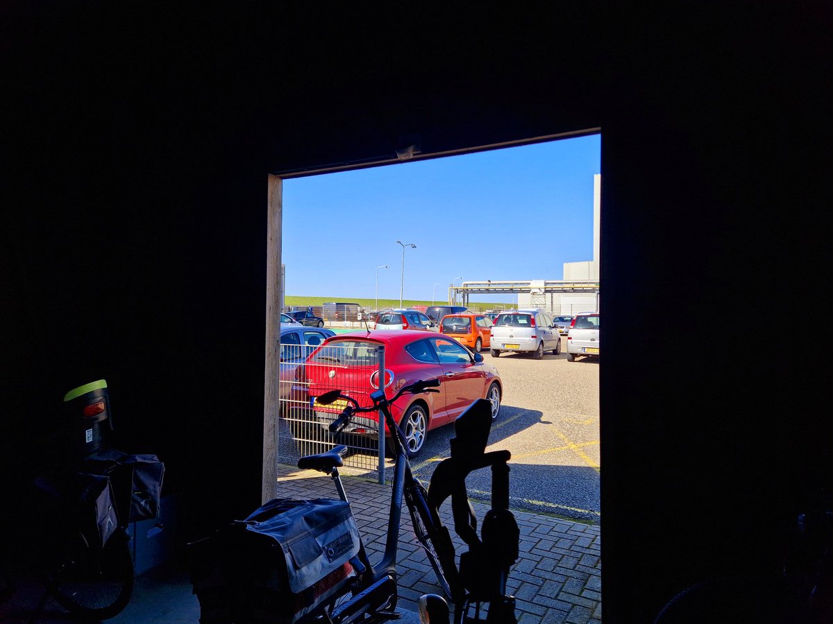 ArjaKastelein's tweet photo. Jaaaa.... ik mag weer naar huis... 🚲🚲🚲#fietsen van de éne kant van de #Waddenkust naar de andere... #strand #steigers #harlingen #Fryslân https://t.co/PGVA4mOpxQ