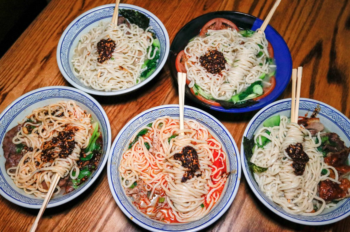 RooseveltField's tweet image. Kung Fu Kitchen's beef ramen, roasted duck ramen, vegetable ramen, house special ramen with a teaspoon of house special chili oil are calling your name! 🙋🥢🍜  #ramen  #KungFuKitchen  #DiningDistrict  #DineRooseveltField