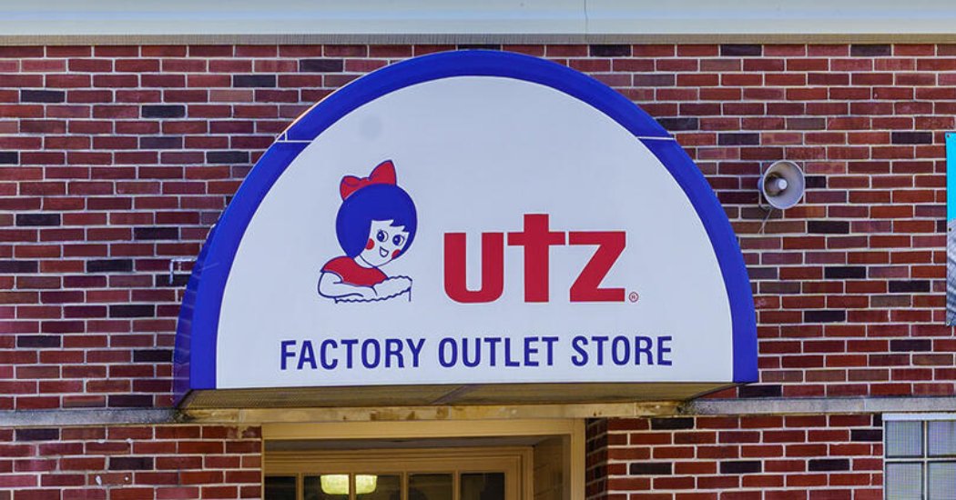 EmpoweringPumps's tweet photo. Chips Ahoy! 🥔🌊 @industrial_flow's new shredding tech saves the day for UTZ #PotatoChips, unclogging production with its #DualShredding technology. Read how Fahrenheit RAD-AX is a game-changer for #FoodProcessing plants. https://t.co/S6lIlYlqCg https://t.co/UaDRPGdFKO