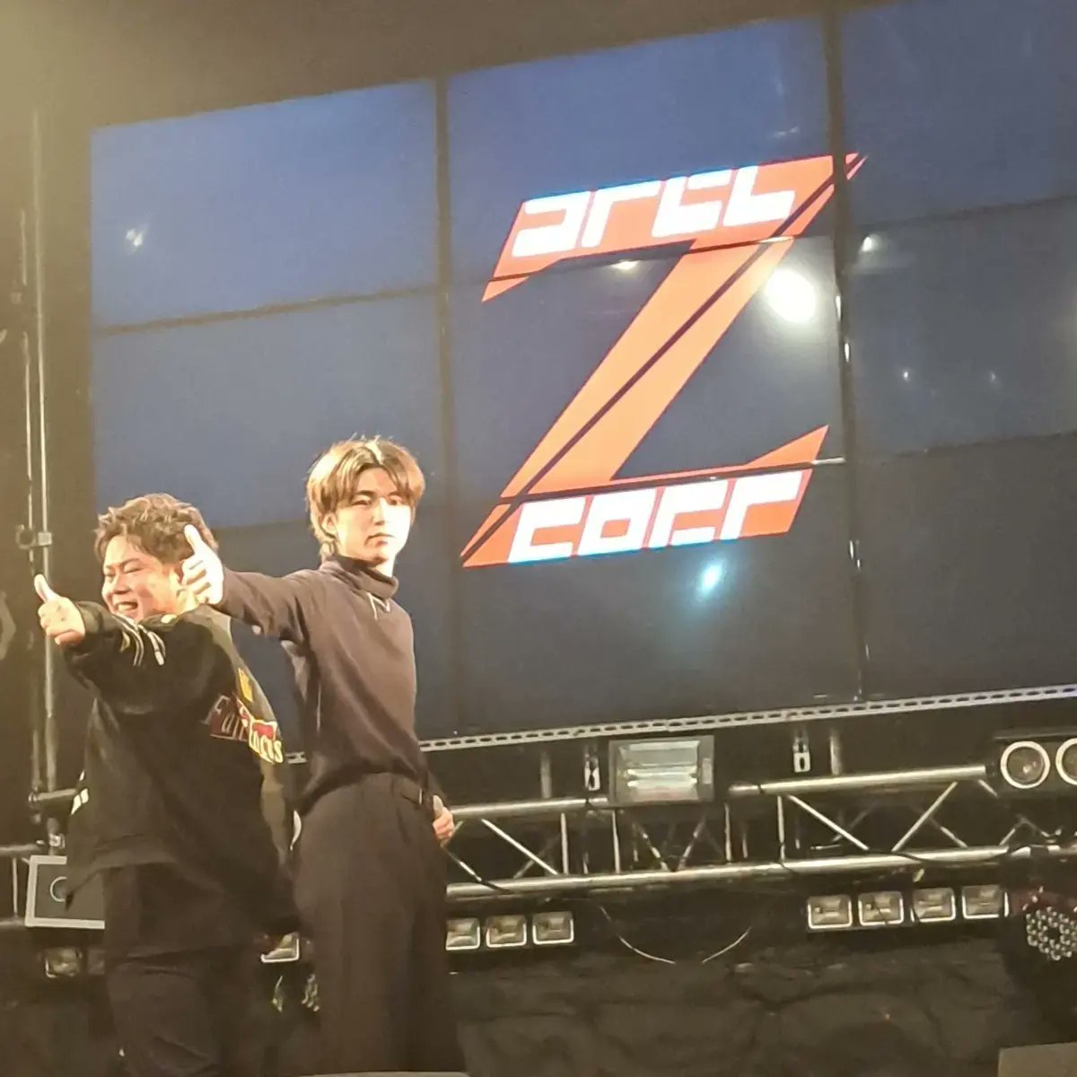 sano__3_23's tweet photo. 最高のライブをありがとう!!
2人とも最後の最後まで輝いていたよ!!めっちゃかっこよかったよ!!
最後の思い出になりました!!
#Zspecありがとう #Zspec #しりゅうしか勝たん #りょーちゃん
@D_0523_Sho @santa_3150 @z__20211212 https://t.co/rxuMYcJkyr