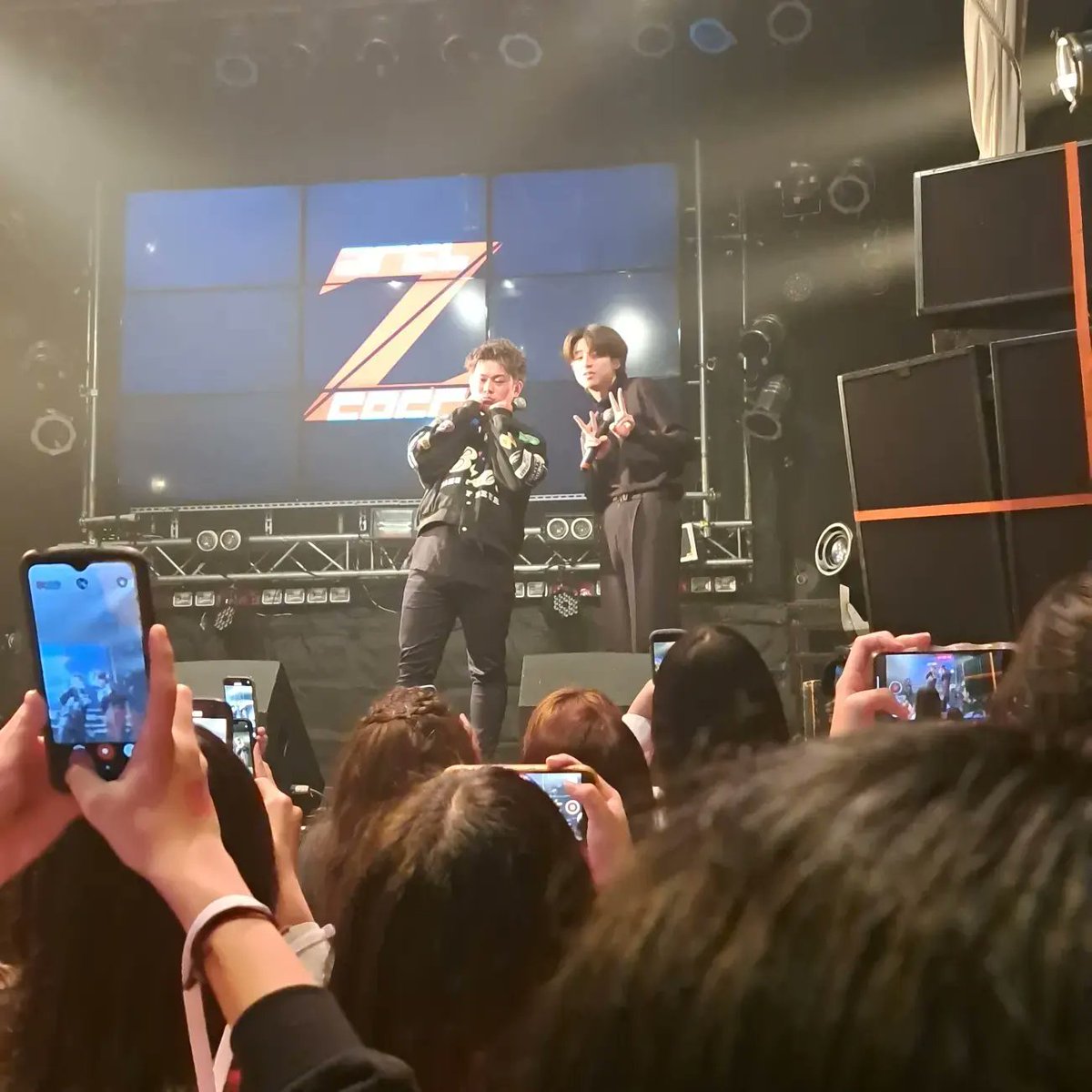 sano__3_23's tweet photo. 最高のライブをありがとう!!
2人とも最後の最後まで輝いていたよ!!めっちゃかっこよかったよ!!
最後の思い出になりました!!
#Zspecありがとう #Zspec #しりゅうしか勝たん #りょーちゃん
@D_0523_Sho @santa_3150 @z__20211212 https://t.co/rxuMYcJkyr