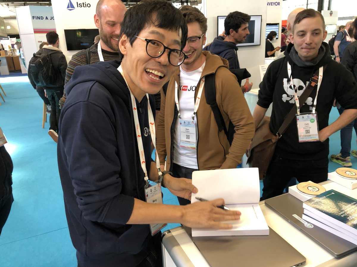<a href="/wy65701436/">wang yan</a> singing the first copy at #KubeCon :) we have more just drop by kiosk number 6 :) at the open source project area at <a href="/KubeCon_/">Kubecon_</a>