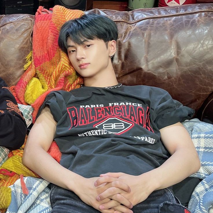 r6ddie's tweet photo. feliz dia mozao t amo p carai d rocha tlg bjao 
i ♥︎ jongseong https://t.co/nLdDha4aNj