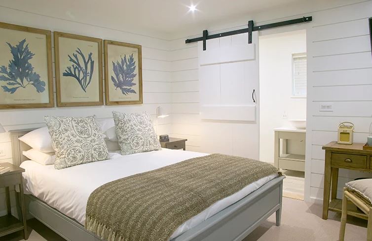TheBBDirectory's tweet photo. There are 6 luxurious rooms available at The Three Hills. Book your stay & enjoy a relaxing stay & delicious food in the restaurant.
https://t.co/DDgGX0zuek
#Accommodation #Restaurant #AwardWinning #Family #Pets #Luxurious #Bartlow #Cambridge #Cambridgeshire @TheThreeHills2 https://t.co/6b7ifW2Yeb