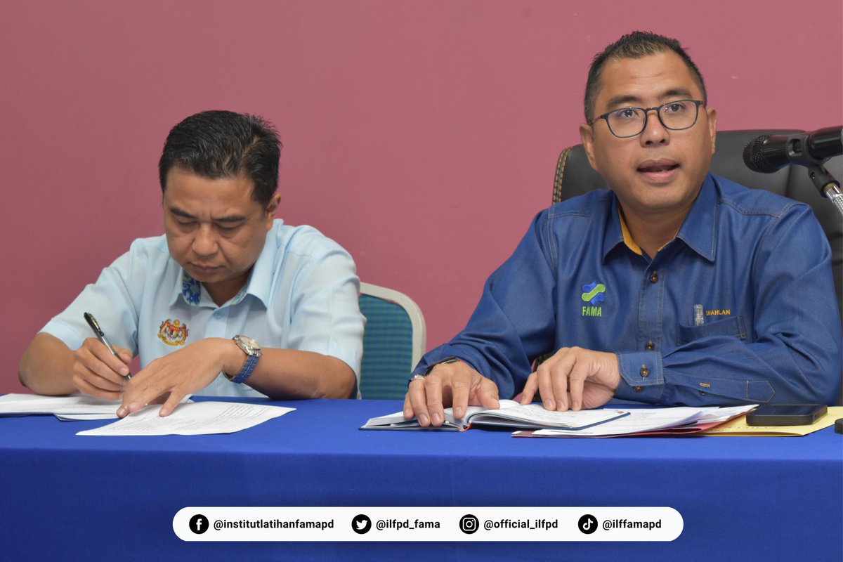 ilfpd_fama's tweet photo. 19 April 2023 (Rabu)

𝐌𝐞𝐬𝐲𝐮𝐚𝐫𝐚𝐭 𝐏𝐞𝐧𝐠𝐮𝐫𝐮𝐬𝐚𝐧 𝐈𝐧𝐬𝐭𝐢𝐭𝐮𝐭 𝐋𝐚𝐭𝐢𝐡𝐚𝐧 𝐅𝐀𝐌𝐀 𝐏𝐨𝐫𝐭 𝐃𝐢𝐜𝐤𝐬𝐨𝐧 (𝐈𝐋𝐅𝐏𝐃) 𝐁𝐢𝐥. 𝟐/𝟐𝟎𝟐𝟑

Mesyuarat ini telah dipengerusikan oleh YBrs. En. Shahlan bin Kusaseh, Pengarah FAMA Negeri Sembilan. https://t.co/YVEgkp9R9v