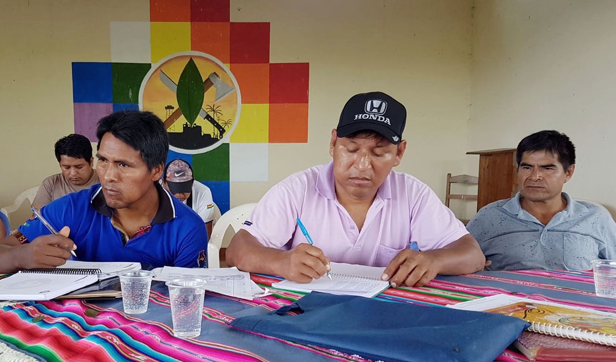 arlemlovera82's tweet photo. La Unidad #UDESTRO participó en el “2do Ampliado Ordinario de la Central TUPAK KATARI” de la Federación Sindical de Agropecuario Intercultural de Mamore Bulo Bulo, para informar y concertar sobre las tareas de control de cultivos de #coca y los proyectos de Desarrollo Integral. https://t.co/FKAhU4R5VK