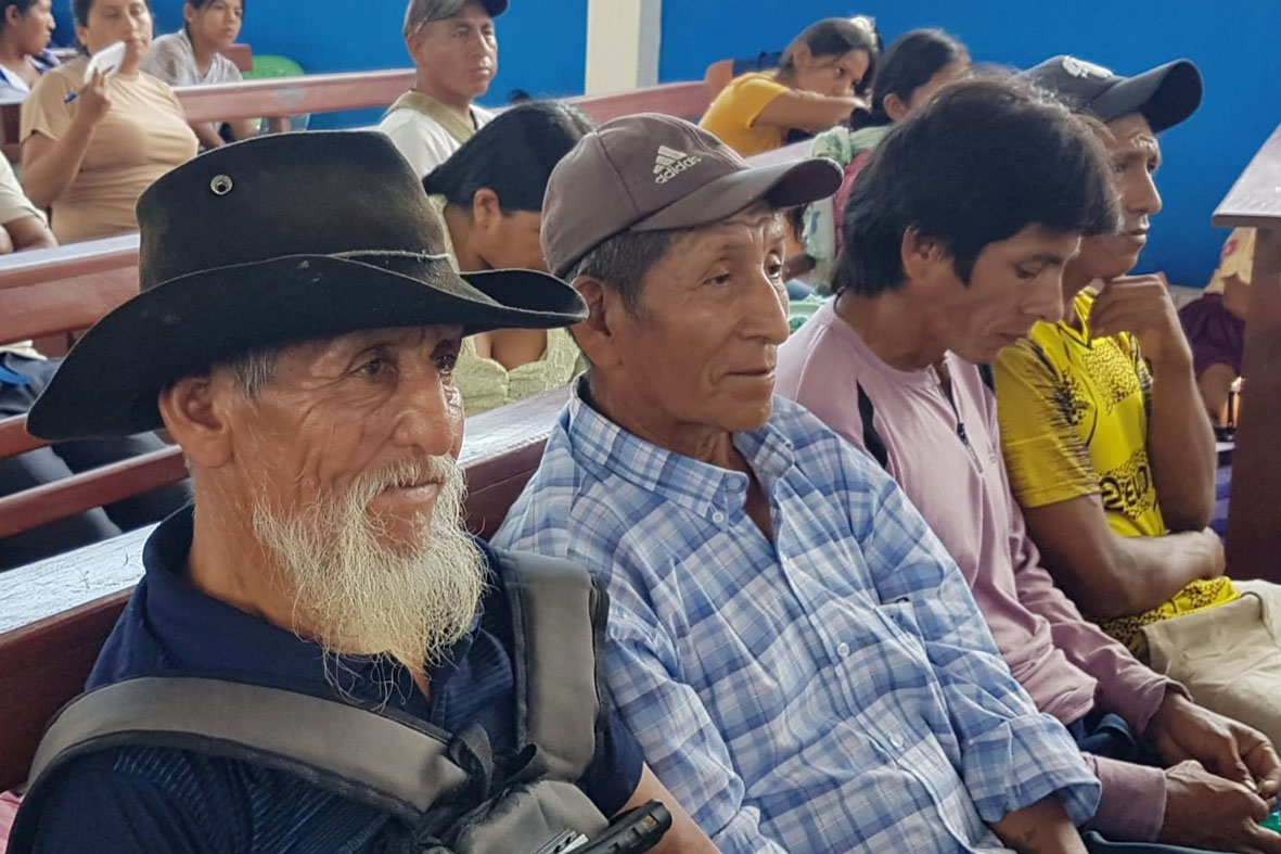 arlemlovera82's tweet photo. La Unidad #UDESTRO participó en el “2do Ampliado Ordinario de la Central TUPAK KATARI” de la Federación Sindical de Agropecuario Intercultural de Mamore Bulo Bulo, para informar y concertar sobre las tareas de control de cultivos de #coca y los proyectos de Desarrollo Integral. https://t.co/FKAhU4R5VK