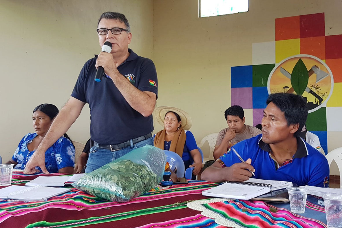 arlemlovera82's tweet photo. La Unidad #UDESTRO participó en el “2do Ampliado Ordinario de la Central TUPAK KATARI” de la Federación Sindical de Agropecuario Intercultural de Mamore Bulo Bulo, para informar y concertar sobre las tareas de control de cultivos de #coca y los proyectos de Desarrollo Integral. https://t.co/FKAhU4R5VK