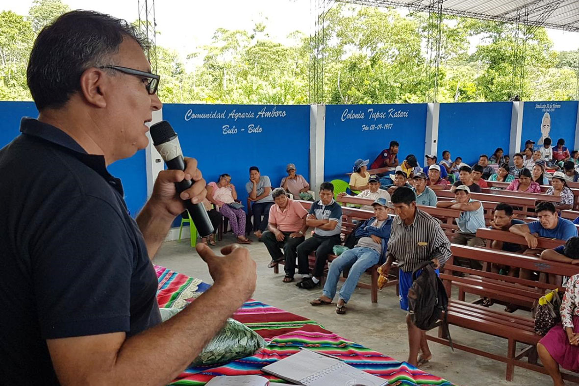 arlemlovera82's tweet photo. La Unidad #UDESTRO participó en el “2do Ampliado Ordinario de la Central TUPAK KATARI” de la Federación Sindical de Agropecuario Intercultural de Mamore Bulo Bulo, para informar y concertar sobre las tareas de control de cultivos de #coca y los proyectos de Desarrollo Integral. https://t.co/FKAhU4R5VK