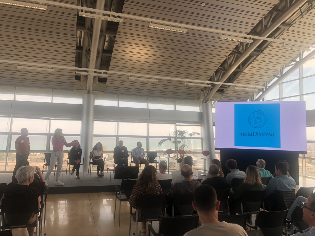 CIDA_gva's tweet photo. 👉 Interessants sol.lucions 💡 les que proposa el nostre professorat 👩🏫 d’#FPValenciana de @GVAeducacio als reptes proposats al #IDEAthon Digital i Sostenible organitzat per @CIDA_gva amb professorat de tota la @c_valenciana.
#SempreFP, #FPPrimeraopcio 💪 https://t.co/WA1VlKK4zN