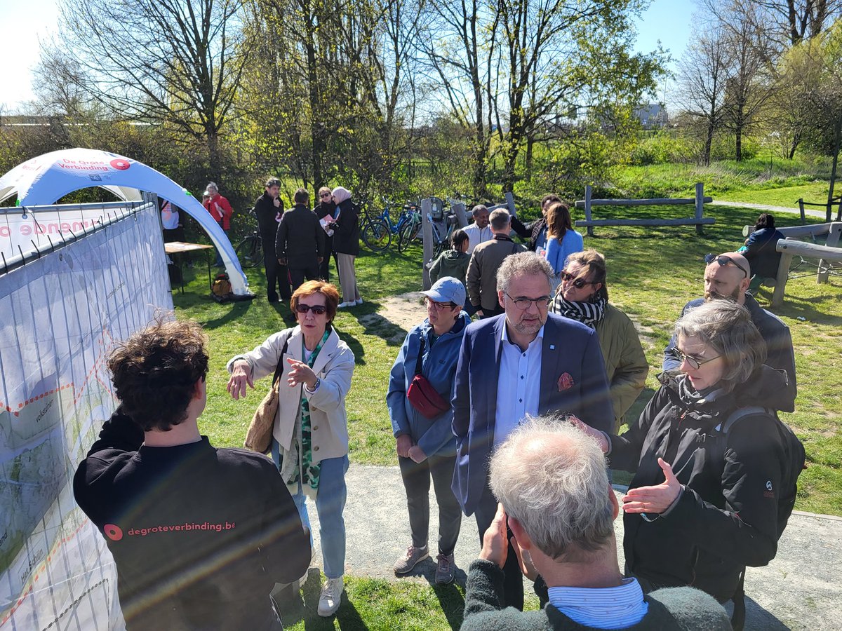 Koen_Kennis's tweet image. Schitterende dag om de plannen voor Ringpark Het Schijn toe te lichten aan de buurtbewoners. @DistrictDeurne #Ringland @oosterweel #degroteverbinding