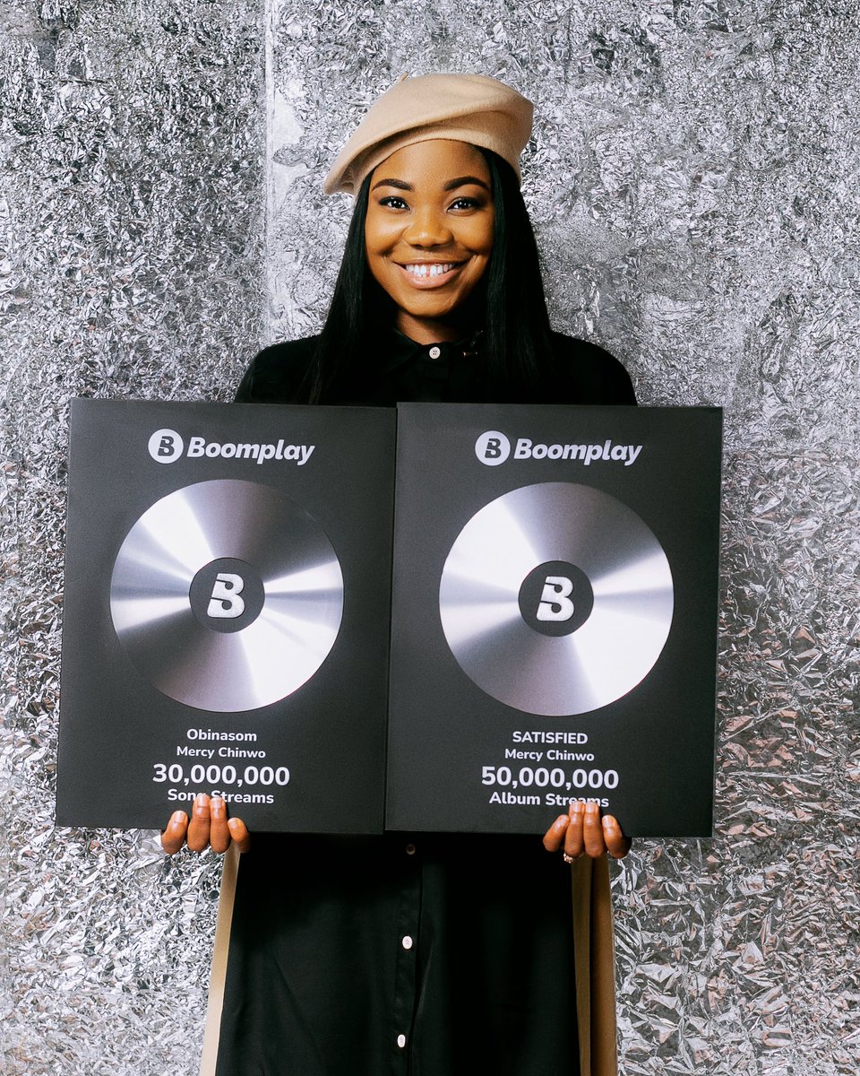 BoomplayNigeria's tweet photo. A Blessed One! 😇 Minister @MMercychinwo poses with her 100M #BoomplayGoldenClub plaque in gracious style. 🤩 Congratulations to this voice of a generation. 💃🏽
Celebrate this star by streaming her #ElevatedEP ➡️ https://t.co/gdwcG6qlKc
#BoomplayAwards #MercyChinwo https://t.co/Djgpc4FO6g