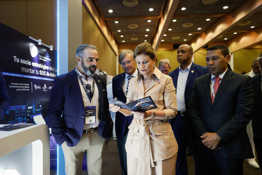 rcavada's tweet photo. Raquel Peña: “la seguridad del ciberespacio, una plataforma firme para el desarrollo económico y social de nuestro país” 
https://t.co/mv9pTxEC8y

La vicepresidenta de la República, Raquel Peña, pronunció este miércoles el discurso inaugural de ... https://t.co/uBGNGkvHuE