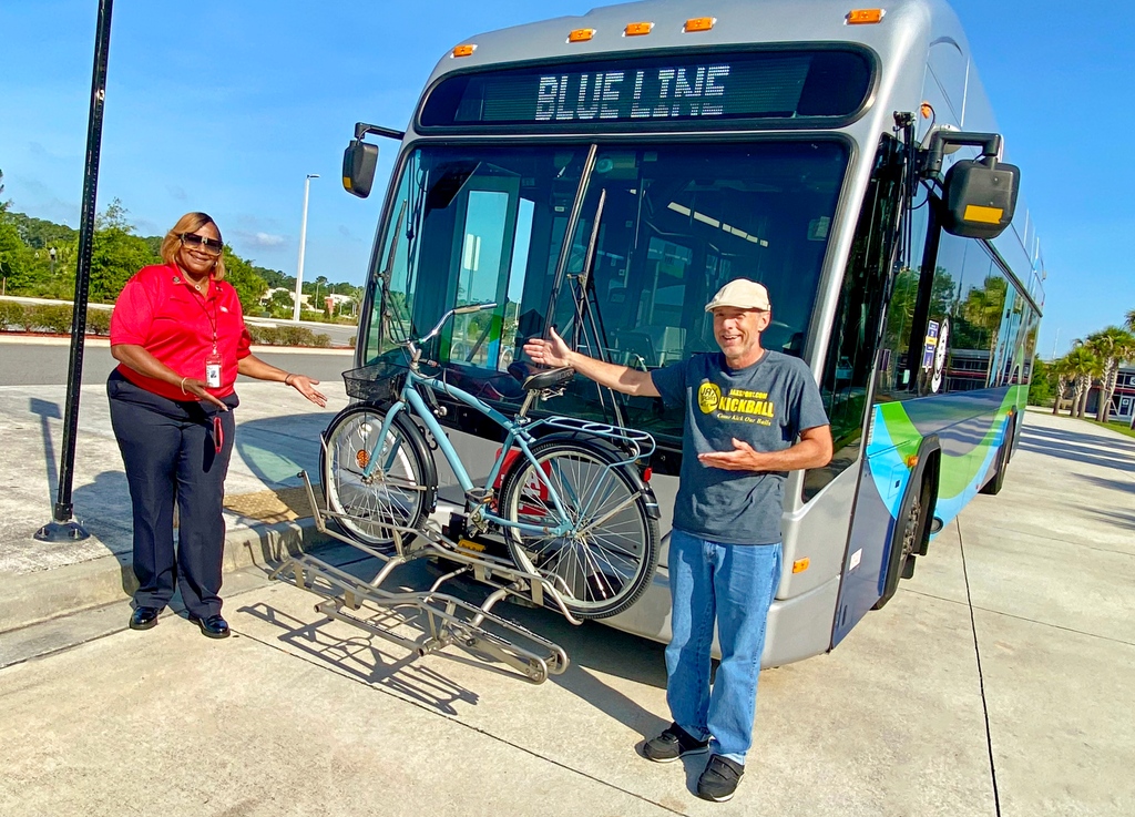 JTAFLA's tweet photo. With temperatures rising in Jacksonville, don't forget your bike on your next trip! Riders can bring their bike on their routes and use our bike racks for no charge.

Racks are first come, first serve. Visit https://t.co/kTuDdU2Cia for more info. 

#jtafla x #transitworks https://t.co/EODjB1l2om