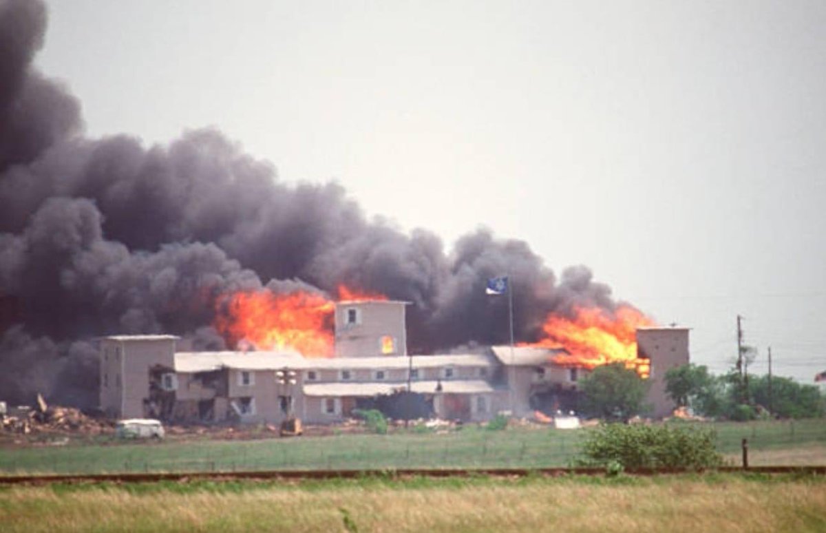 Montana_LP's tweet photo. “The American government will murder your entire family, burn your home and church to the ground, remove your flag and fly thier flag over your burnt remains and send any survivors to prison, then they will investigate themselves and find they did no wrong...

            THIS HAPPENED IN AMERICA 

             February 28th April 19th 1993
   
             NEVER FORGET WACO TEXAS”

— @Last_Free_Man