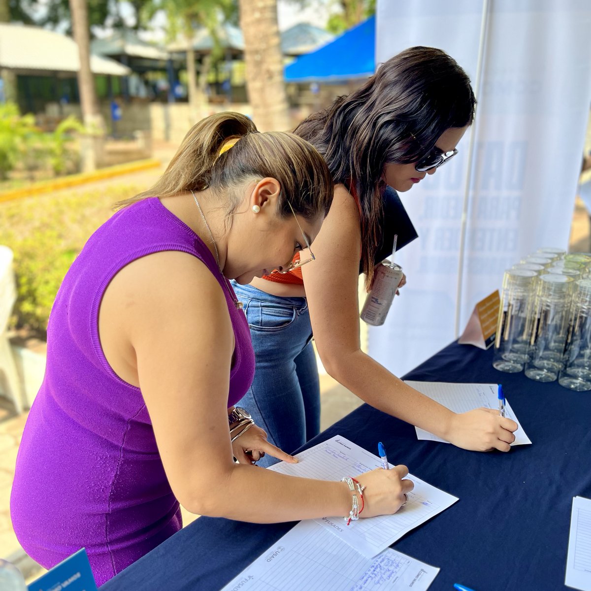 ESComoVamos's tweet photo. Nos encontramos en el Parque acuático, El Cafetalón, para la presentación de resultados de la Encuesta de Calidad de vida Santa Tecla 2022 👏
¡Los esperamos! 💯 https://t.co/FoQe4ZXBEO