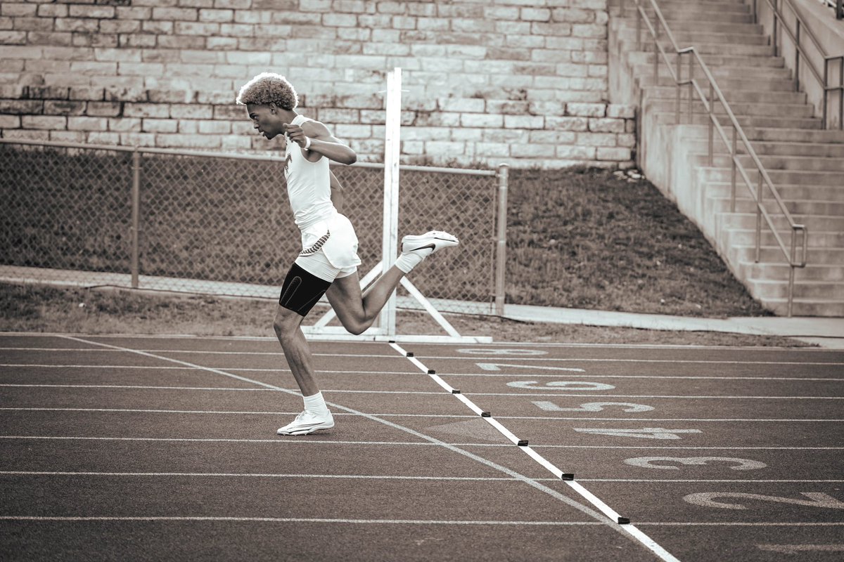inhousemediatx's tweet photo. Run your own race. 🧱 
.
.
.
Success is not a competition. Stay focused on your own path, embrace your strengths, and enjoy the journey to your own version of success. 🌟🏃‍♂️ #successmindset #focusonyourpath

Share this post with someone who needs a reminder that they are capable of achieving anything they set their mind to.

#ShowYourWork #SYW #BrandsAreBuiltInhouse