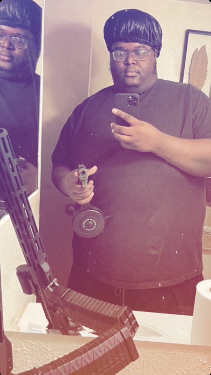 stopdoingdrugz's tweet photo. pls follow me or this guy will show up at your doorstep tonight https://t.co/oWF01qmipY