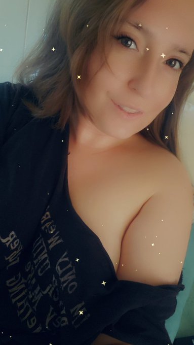Just lowered my OF ✨️ price go get it yall 💋   https://t.co/nXbA9jI5Rl https://t.co/cPcG12vvMk