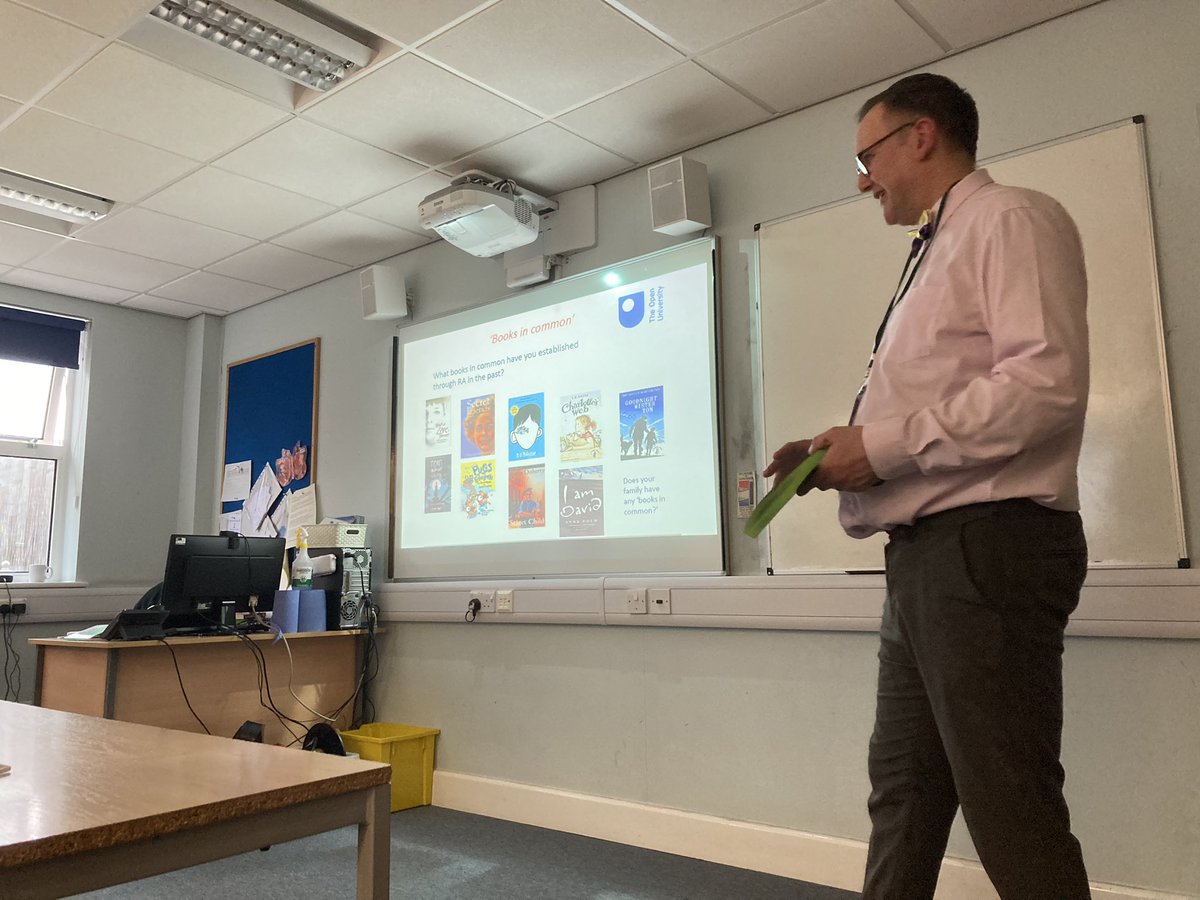 Selly_Oak's tweet photo. Fantastic & passionate โReading for Pleasureโ CPD for our Form Tutors with @KevC46 from @UoBSchool. Helping us to further develop our love of reading across our school โค๏ธ๐#readingforpleasure #collaborations #readingisace @OpenUni_RfP https://t.co/W7H19BXoHw