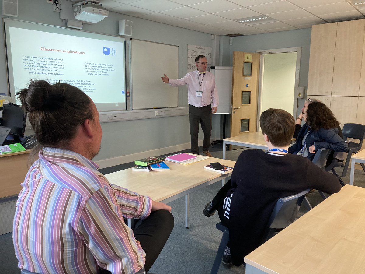 Selly_Oak's tweet photo. Fantastic & passionate โReading for Pleasureโ CPD for our Form Tutors with @KevC46 from @UoBSchool. Helping us to further develop our love of reading across our school โค๏ธ๐#readingforpleasure #collaborations #readingisace @OpenUni_RfP https://t.co/W7H19BXoHw