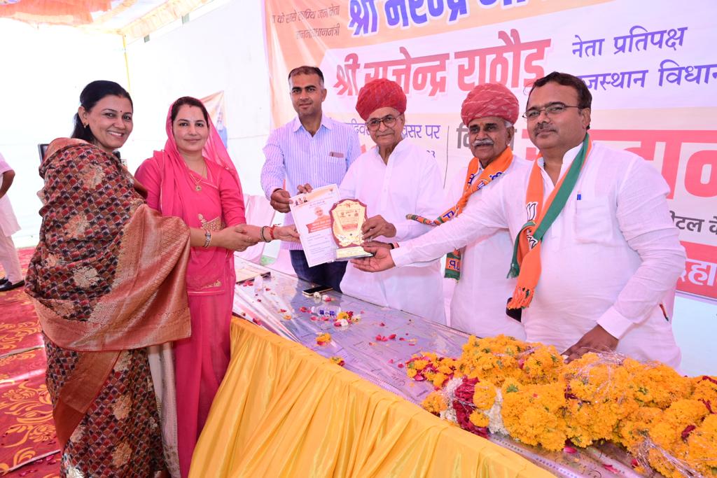 sumanOsian's tweet photo. राजस्थान विधानसभा के नेता प्रतिपक्ष  आदरणीय राजेंद्रसिंह जी राठौड़ के जन्मदिन पर आयोजित  "मानव सेवा सप्ताह" के तहत रक्तदान कार्यक्रम में। https://t.co/MLBGcQsuRE