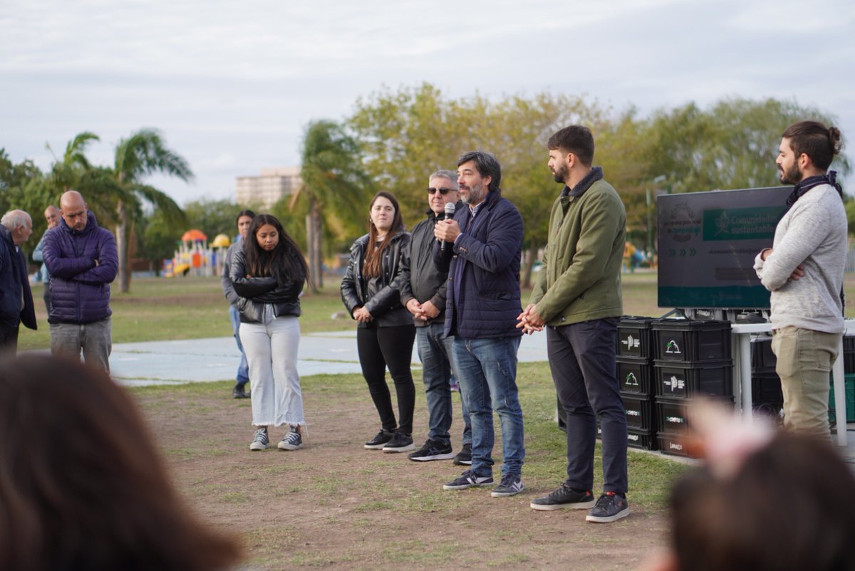 ambientepba's tweet photo. 🌱♻️Un mes de puro compostaje 

Para cerrar este #MesDeCompostaje, la Dirección de Transición Ecológica de @ambientepba llevó adelante el cuarto y último encuentro en el Parque Finky del municipio de Lomas de Zamora. Una jornada abierta de aprendizaje y disfrute 🙌🏽 https://t.co/n4wBC6Jru8