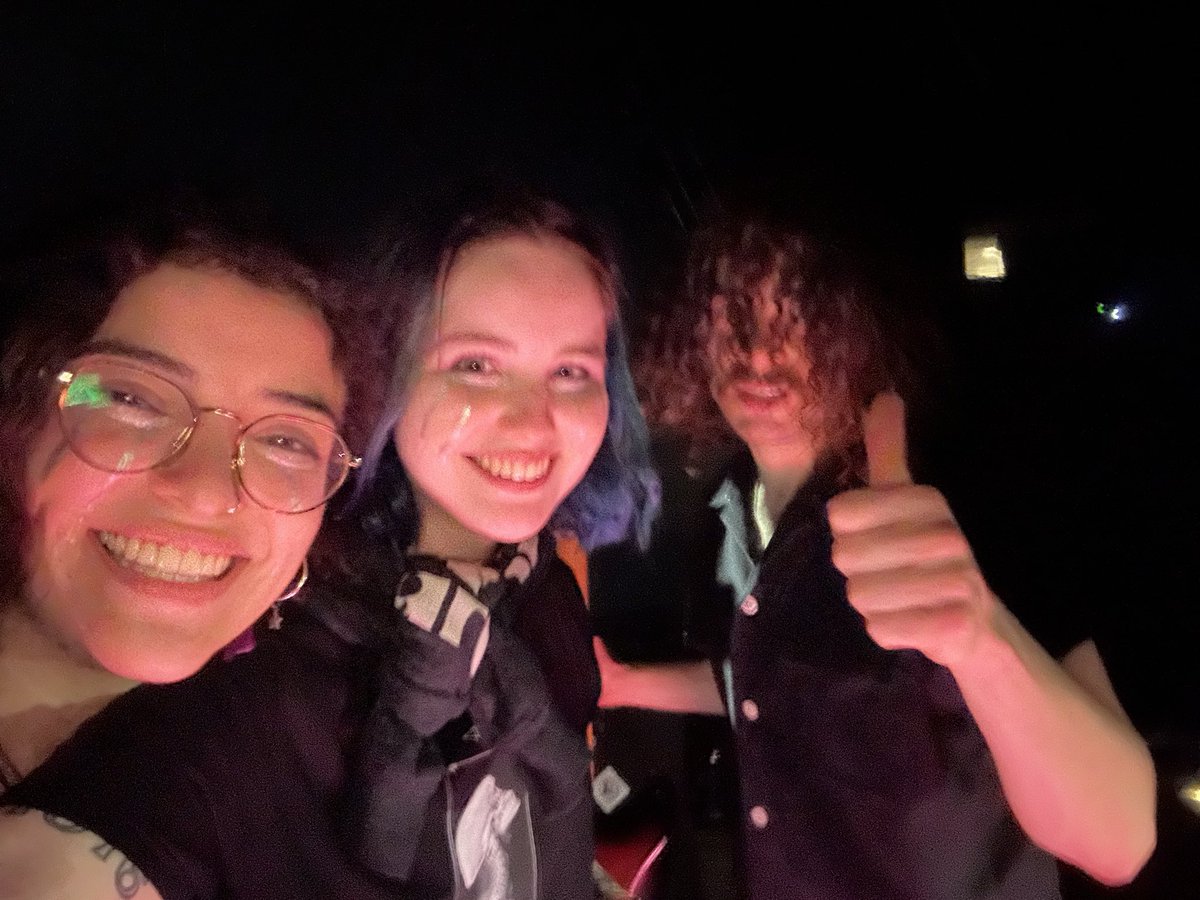 ana_cisternas9's tweet photo. please help me find more pictures of mizbiz last night !!!! I had the best time of my life ❤️ i wanna have as many pics as possible🤧🤧🤧 #paramoremanchester (paramore manchester) https://t.co/lfEhCcVqKd