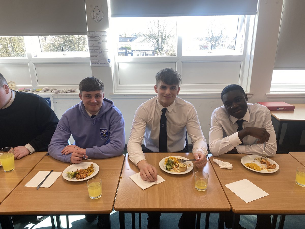 StJohnsHEDept's tweet photo. An end of course treat for some of our HFT cohort - Nando’s banquet☺️🍗🍟 Thank you for your hard work and determination, we will miss you all! #loveofwork #participation #familyofStJohns @StJohnsOfficial https://t.co/S2zza0zW5Z