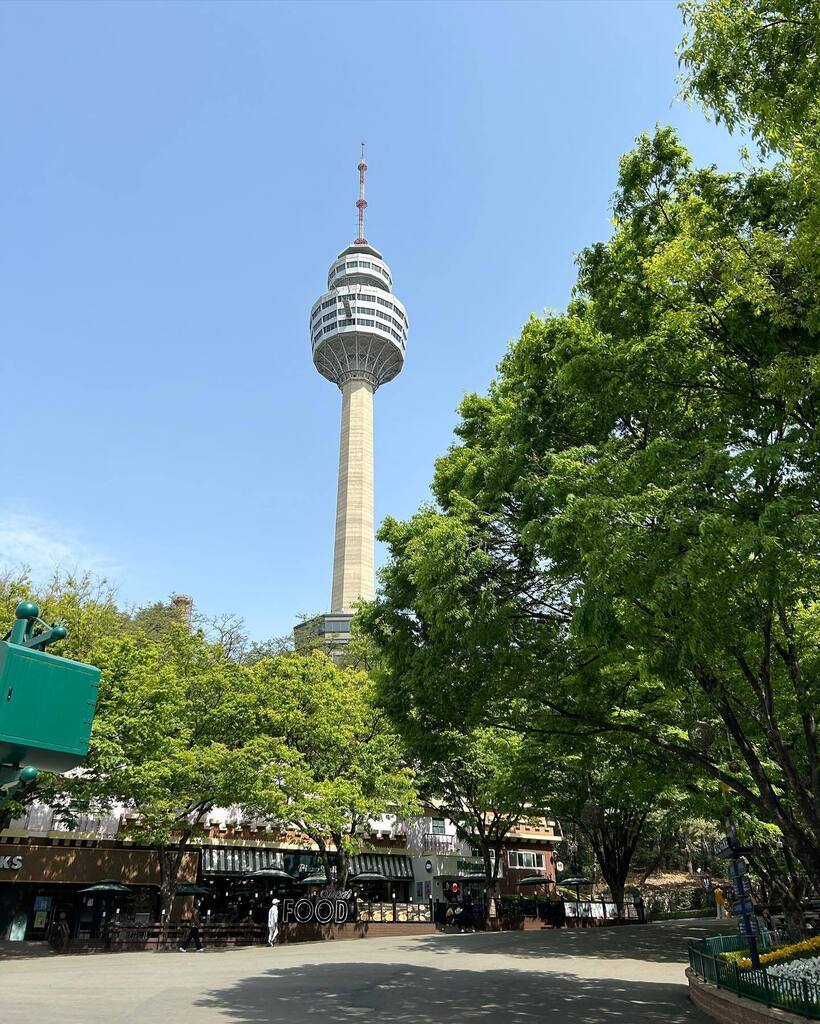 _aitsuntsun's tweet photo. #eworld から見える #83tower 。
 #83タワー は山の上にあって、景色がすごくキレイだよ。 https://t.co/y8IggGsNB0