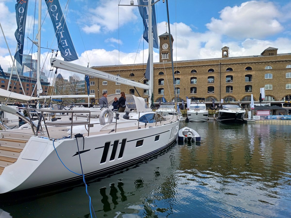 The sun is out again for the second day of the show, the boats are looking magnificent!

#londonluxuryafloat #luxuryboatshow #boatlife