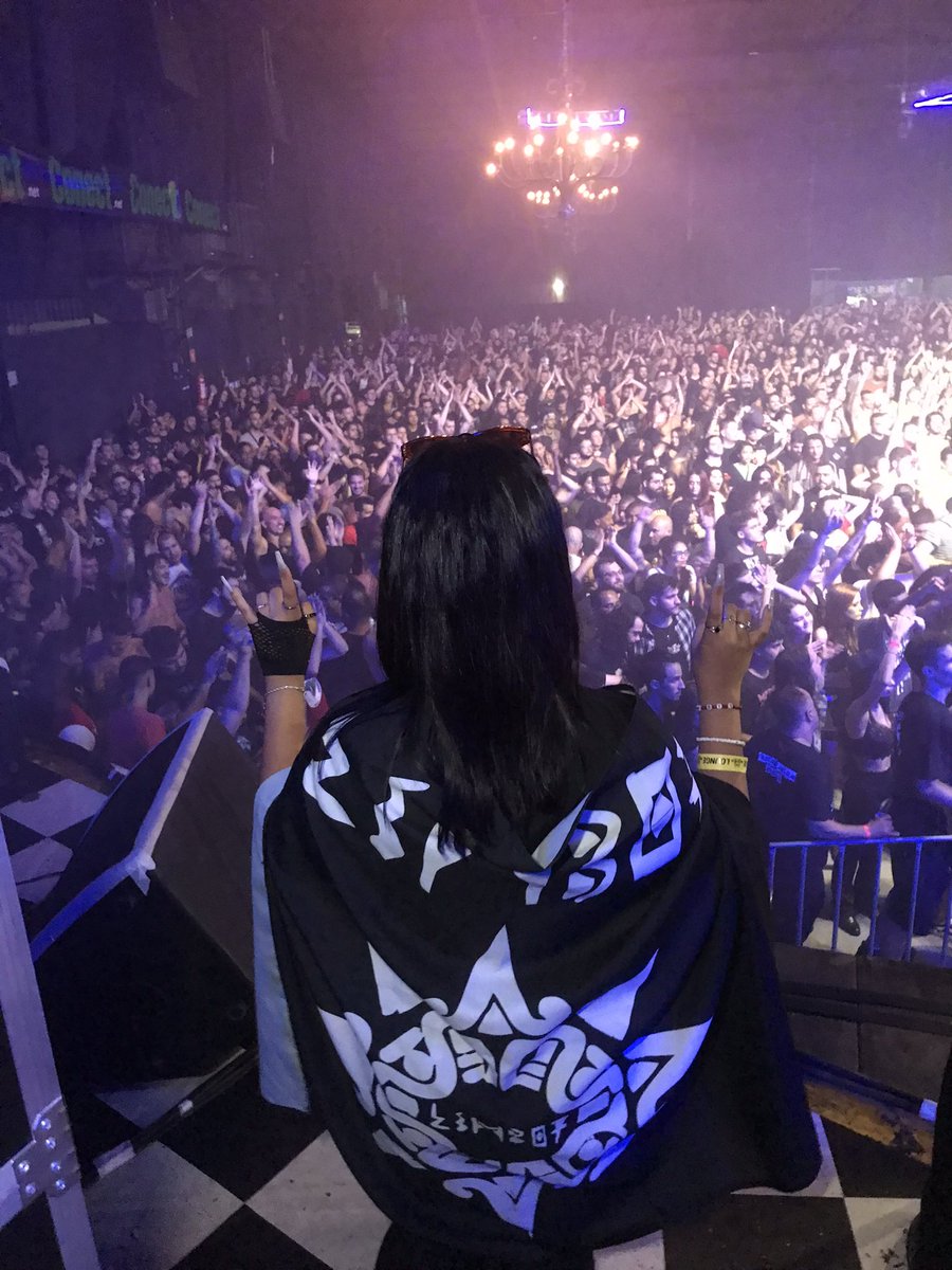 dallytrid's tweet photo. essa bandinha de merda é muito importante pra mim vsf 1000 vzs https://t.co/Z2dzPWiYXE