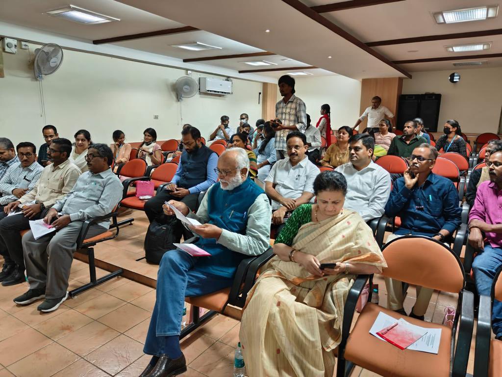 VedakumarManik1's tweet photo. TODAY. 19.4.2023..Wednesday.

JNAFA UNIVERSITY starting a
P.G DIPLOMA COURSE 
on “WASH”
Invited experts for inputs.
Prof. Kavita Daryani, 
V.C of JNAFA University
Prof.K.S.KUMAR&amp;
Prof.Srinivas,SPA
Prof.Veda Kumar,HYD
also Experts, Staff &amp; Students attended the symposium. https://t.co/fbQdLmK1n8