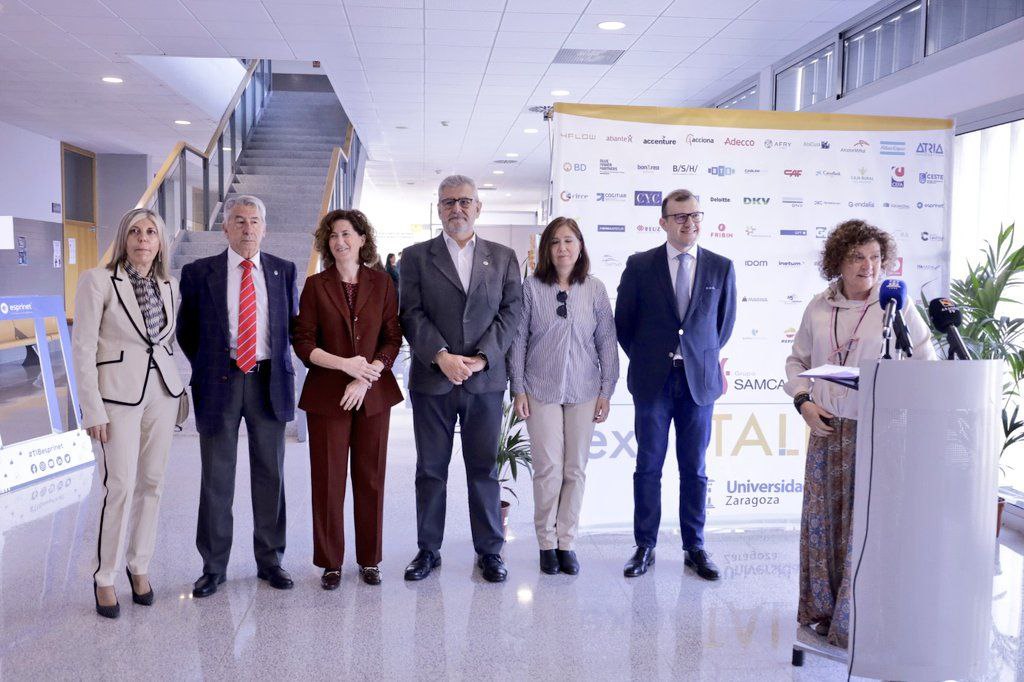 GobAragon's tweet photo. La @EINAunizar acoge #ExpoTALENT, un espacio para conectar a estudiantes universitarios y empresas, con la participación un año más del @ITAINNOVA que ofrece a los jóvenes la posibilidad de acceder a su primer empleo en proceso formativo.
ℹ️ https://t.co/ZCSXGyJP6o
@unizar https://t.co/z83pXEi9Uq