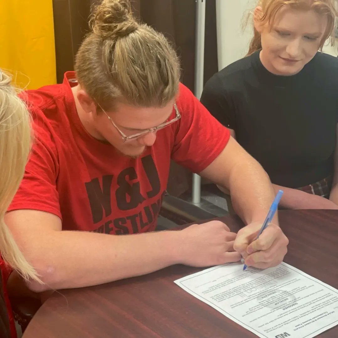 ChristianMcChe1's tweet photo. Thank you to everyone supporting me throughout this recruiting journey. Ive decided to sign with Washington and Jefferson to continue my wrestling career. https://t.co/kRG4zsFdoI