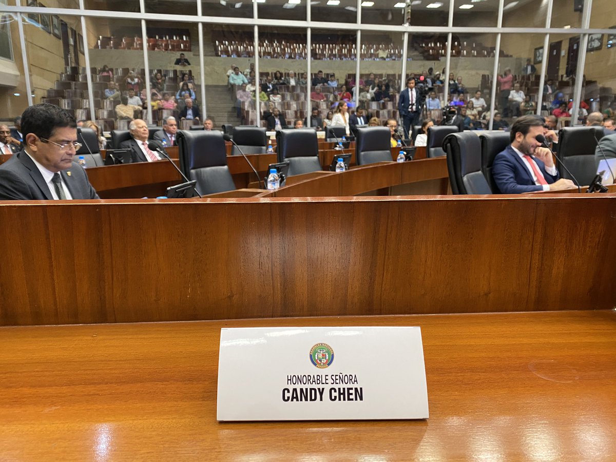 chencandy's tweet image. Honorable Señora por un día 🤣. Fue un honor ser uno de los ciudadanos reconocidos por la Asamblea, por haber presentado Proyectos que hoy en día son Ley de la República. Gracias a @Crist_Abrego @con_ciud por propulsar este fervor de contribuir al país. A @ZambranoAbdias x el vid