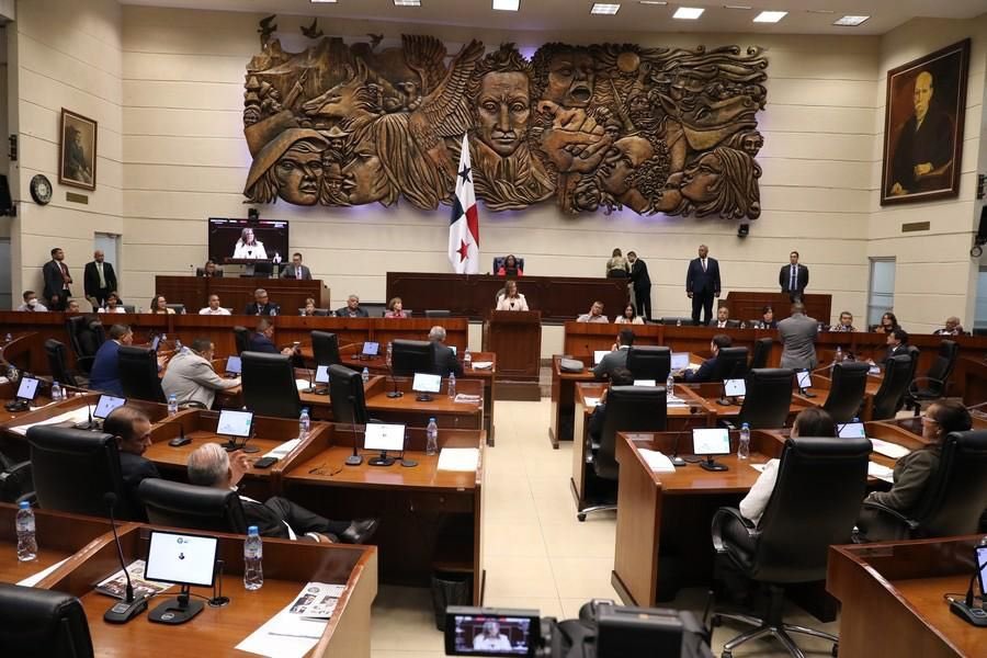 chencandy's tweet image. Honorable Señora por un día 🤣. Fue un honor ser uno de los ciudadanos reconocidos por la Asamblea, por haber presentado Proyectos que hoy en día son Ley de la República. Gracias a @Crist_Abrego @con_ciud por propulsar este fervor de contribuir al país. A @ZambranoAbdias x el vid