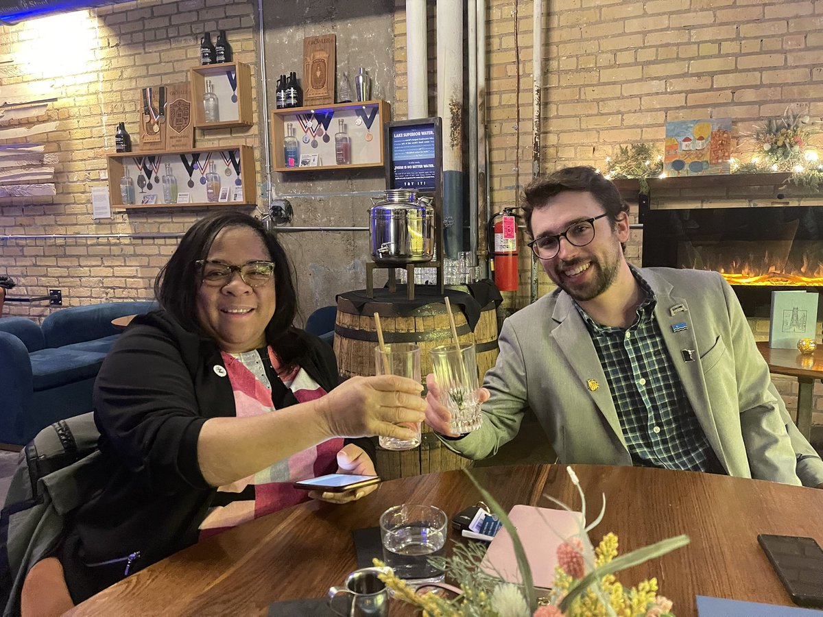 UNITEHERE17's tweet photo. Amazing SOLIDARITY from Duluth City Councilors Kennedy and Mayou who came out to @Vikredistillery celebrate the employees announcing their intent to unionize!!
@mikemayou https://t.co/AOVTWQXMxF