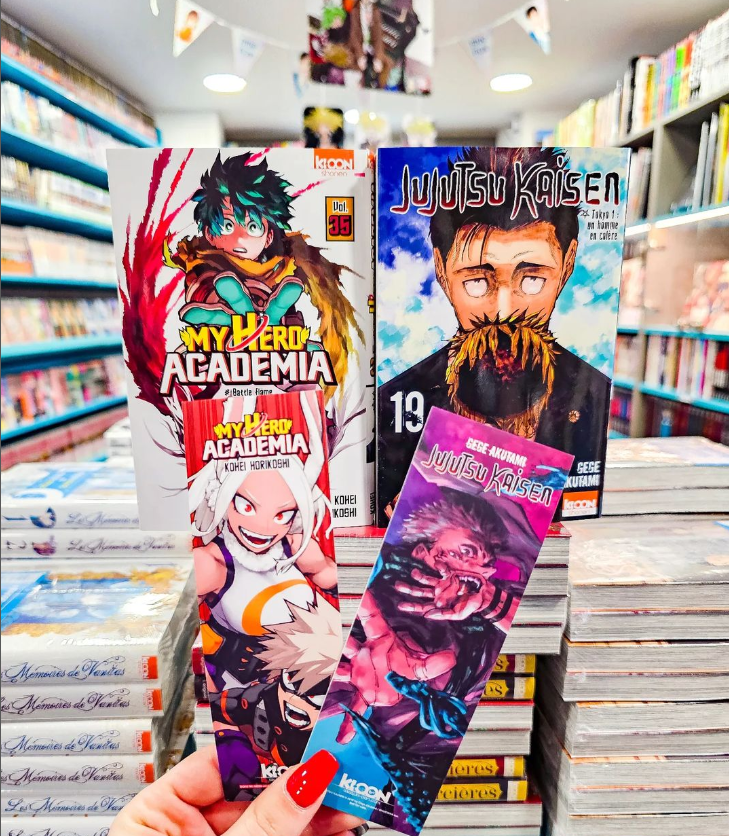snorgleux's tweet photo. Ils sont là ! Ils sont beaux ! Nos premiers MP exclus #Snorgleux !  
Offerts en boutique et sur le site (https://t.co/4bhVyZGlRa) pour l'achat du tome correspondant !  
#JJK #JujutsuKaisen #MHA #MyHeroAcademia https://t.co/6nexnfs9tD