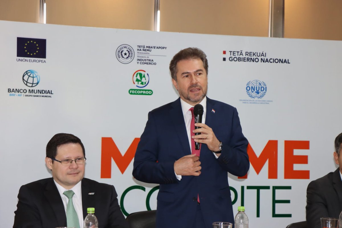 El Director Nacional del INE, <a href="/ivanojedapy/">Iván Ojeda</a>, acompañado del Director de Estadísticas Económicas y Ambientales, Alcides Nunes, y técnicos del INE, participan este miércoles de la presentación del "Boletín sobre formalización y empleo de Mipymes" del <a href="/MIC_PY/">MIC Paraguay</a>.