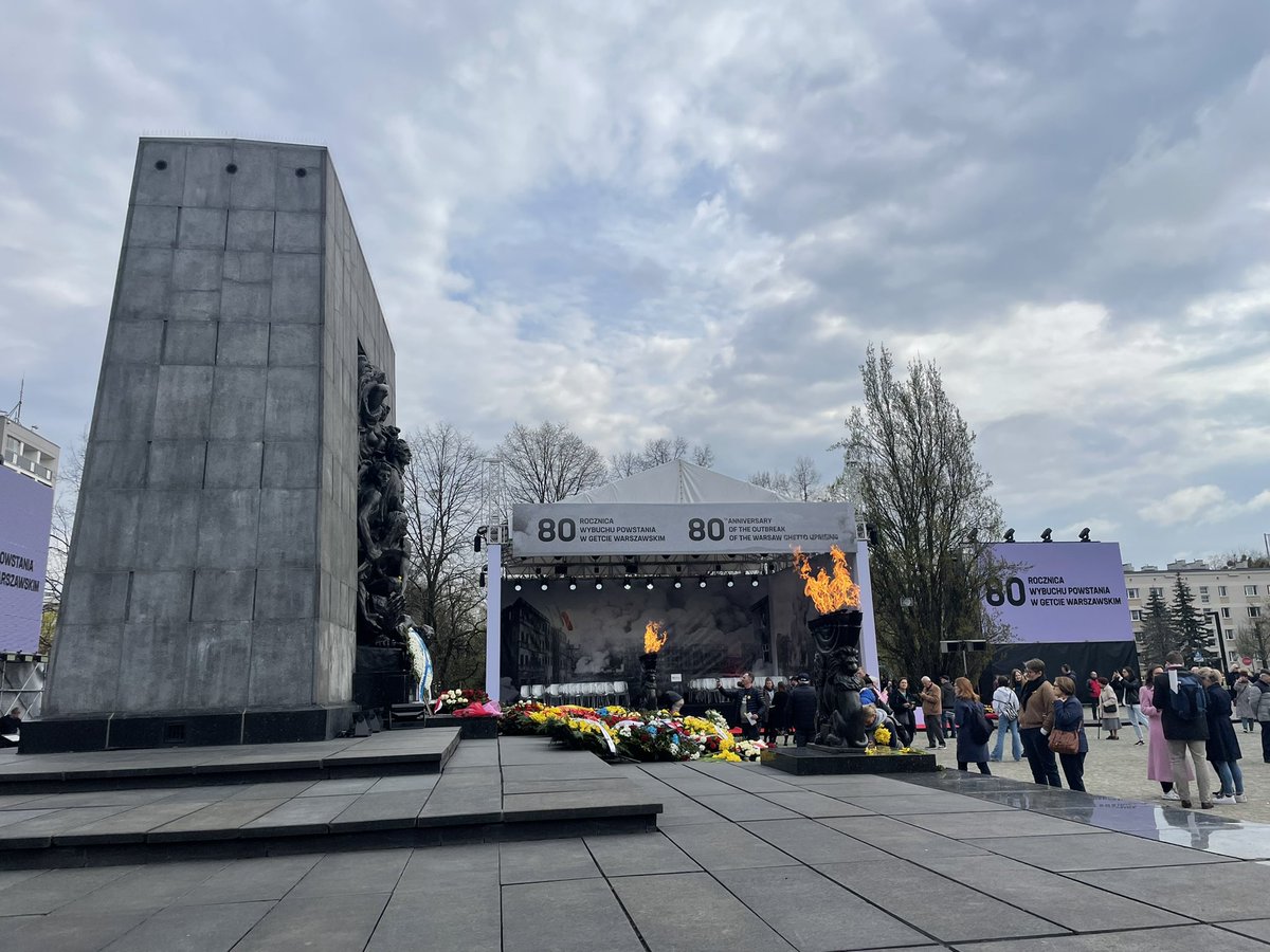 V_Laputska's tweet photo. 80th anniversary of the #WarsawGhettoUprising #WeRemember https://t.co/5O8Up09dMm