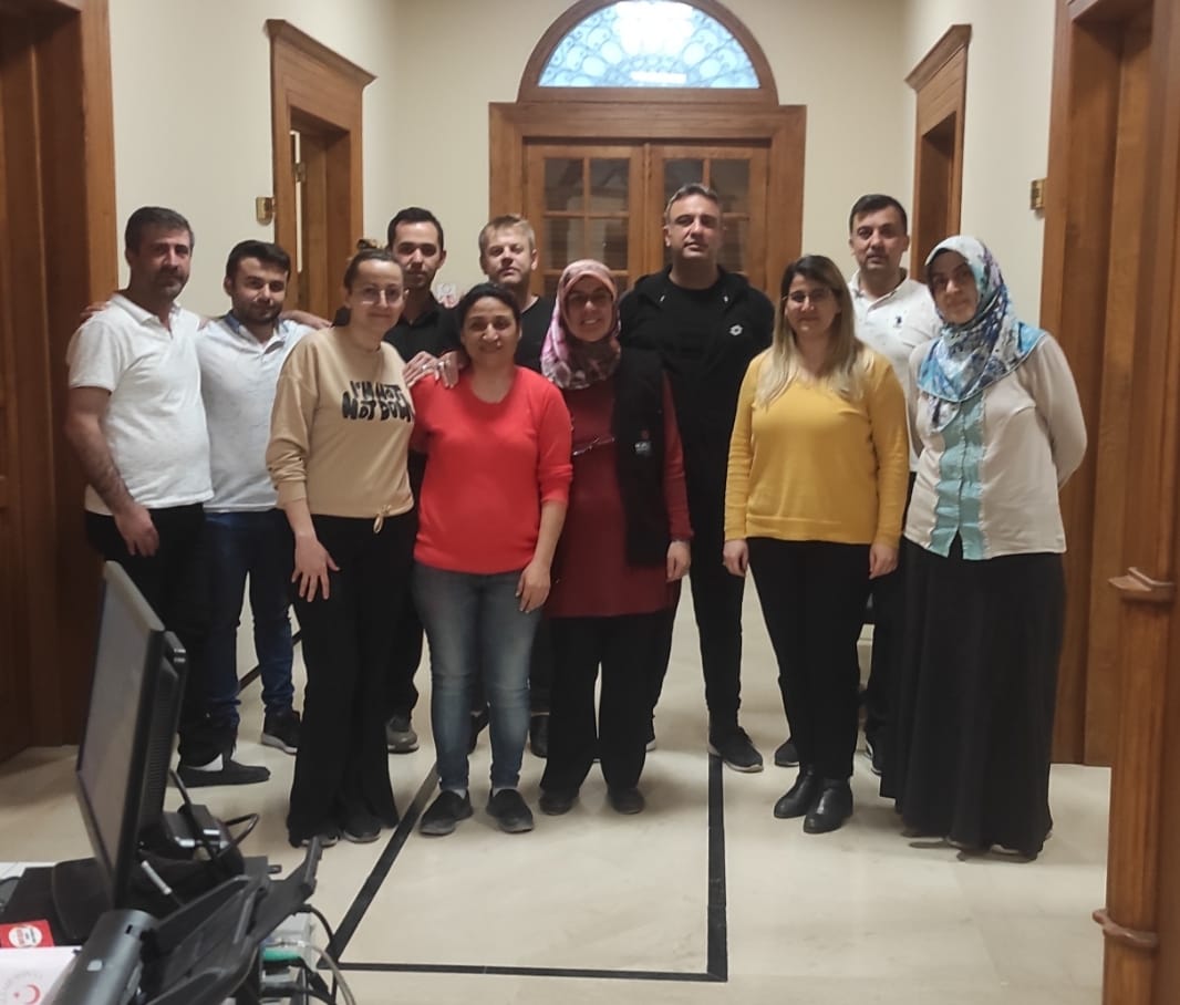 NufusIskenderun's tweet photo. Asrın felaketinde güzel ilçemize gelerek emeğini esirgemeyen canla başla çalışan Keçiören Nüfus Müdürlüğü personellerine çok teşekkür ederiz, güzel günlerde görüşmek dileğiyle...@sefikaygol @HatayNufus @NufusKecioren @PNRACIKGOZ https://t.co/qHXcJWMtmK