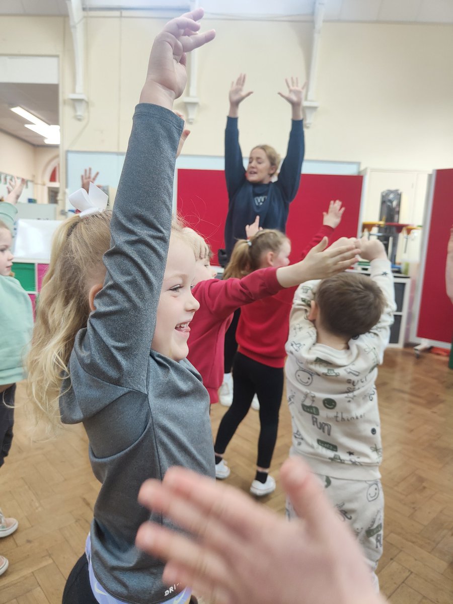 Holtonprimary's tweet photo. Lots of smiles and focus in Reception during P.E with Miss Jones. They warmed up by counting and organising themselves into groups and then became a flower in yoga ๐ธ #HPSReception #seedtoplant #HPSHWb https://t.co/zEGyqaL8Ev